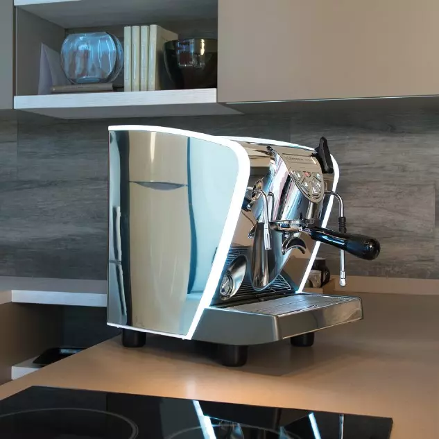 Kávovar Musica Lux. Zdroj obrázku: Nuova Simonelli Kávovar Musica Lux.